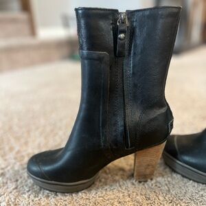 Stylish and functional, keeping your feet dry and comfortable on rainy days.